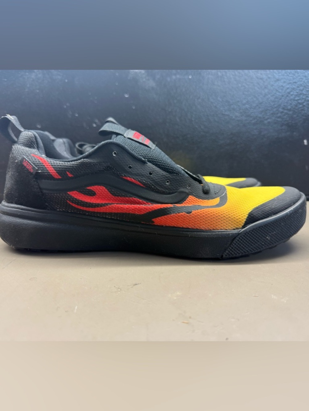 New with Box Men’s Vans UltraRange Rapidw Flames Black Ultracush Size Men 11.5
